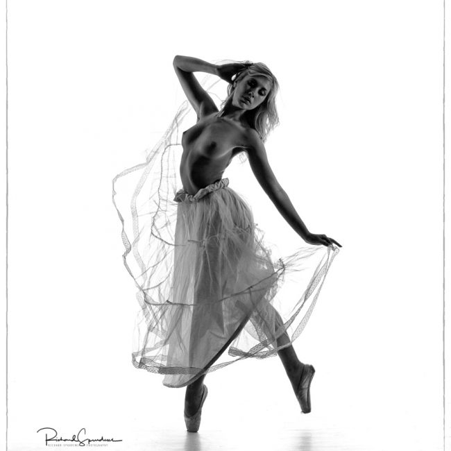 Dance Photographer - Dance photography - monochrome image of a dancer with petticoat just up a a one foot pointe