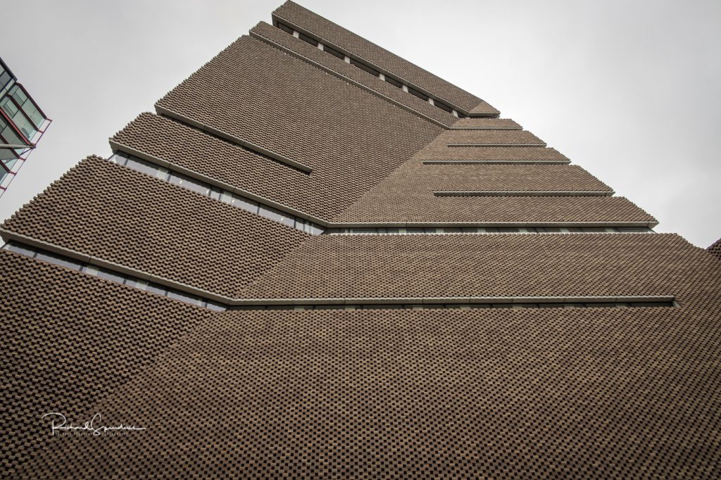 architecture photography - architecture photographer - the strong lines and angles looking up at one corner of tate modern