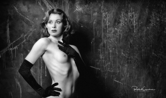 artristc nude photograher - artristc nude Phtography - monochrome image of the model wearing just black gloves