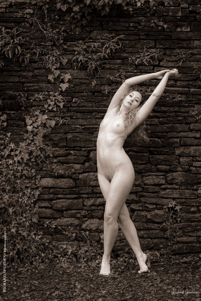 Fine Art Nude Photography - Fine Art Nude Photography - artistic nude model ella rose muse making an arching shape against a stone wall