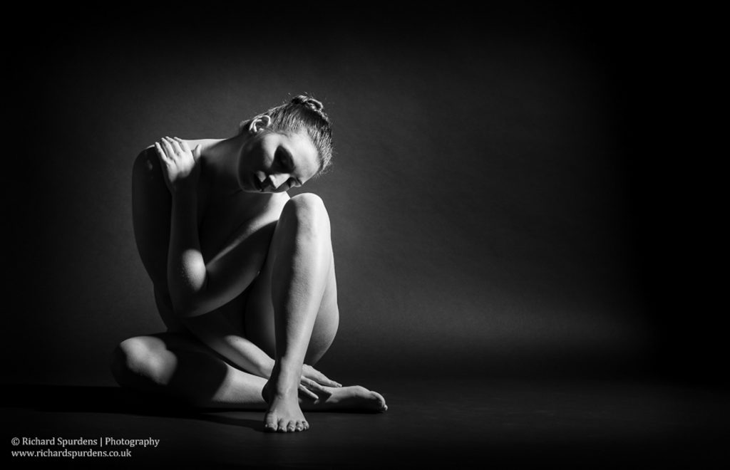 artistic nude photography- artistic nude photographer - figure shape seated on the floor