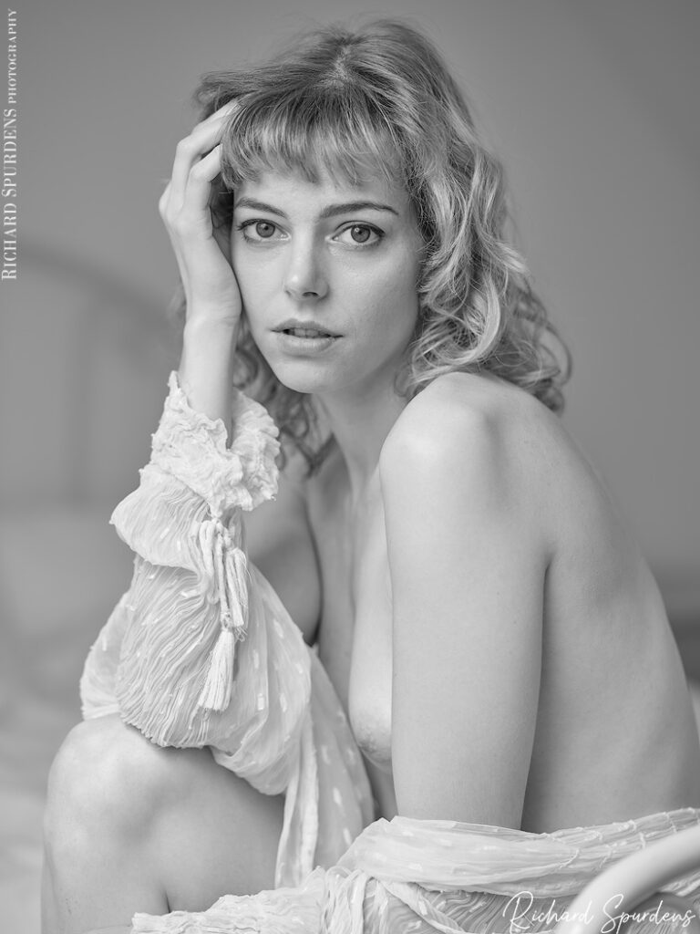 portrait photography - portrait photographer natural light head shot of riona